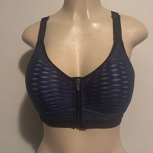 Victoria's Secret Sport Knockout Front Zip Sport Bra
Blue and Green size 34D